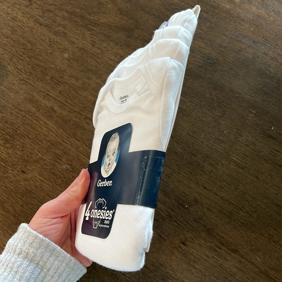 NEW Gerber Short Sleeve Onesies 4 pack NEWBORN - Picture 9 of 9